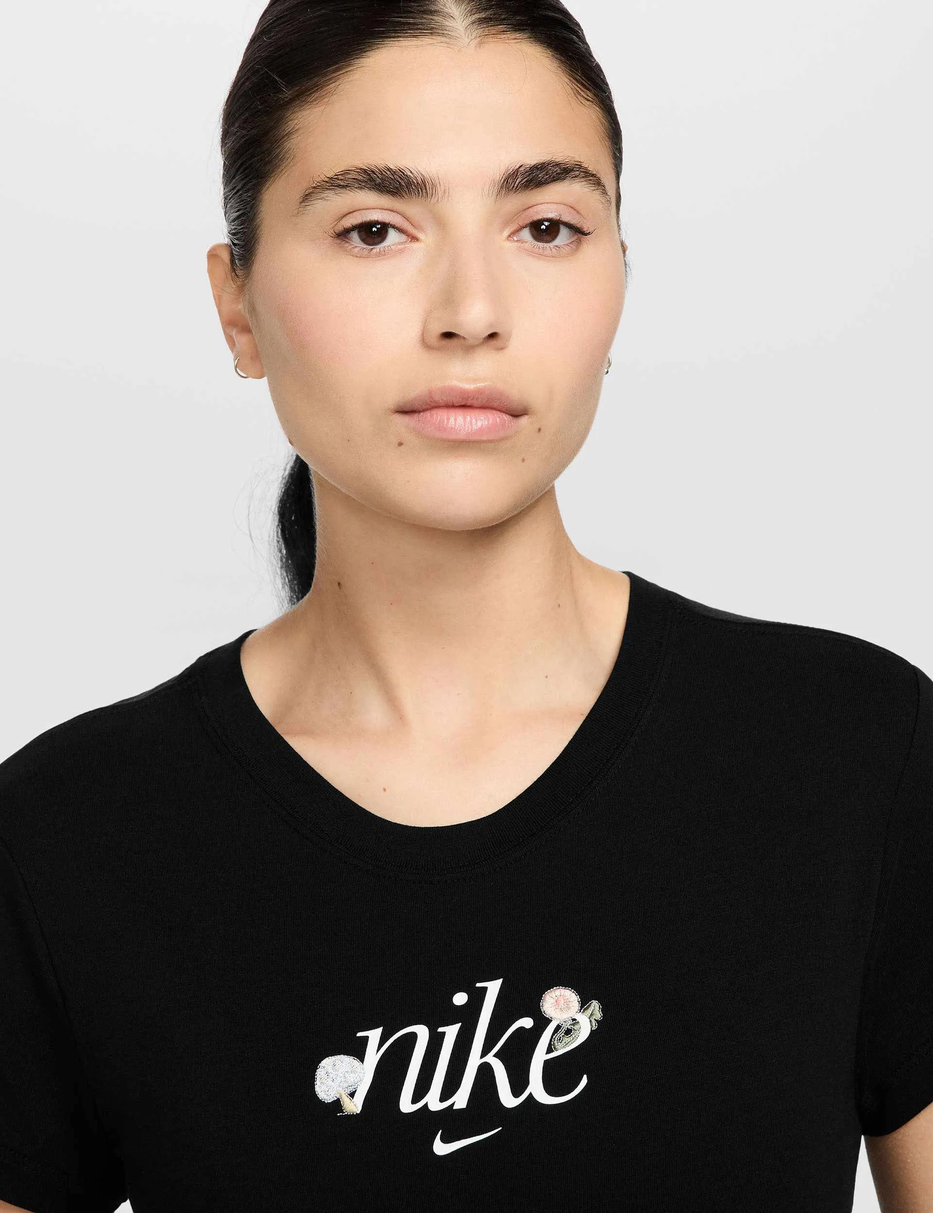 Sportswear Chill Knit Slim Graphic T-Shirt - Black